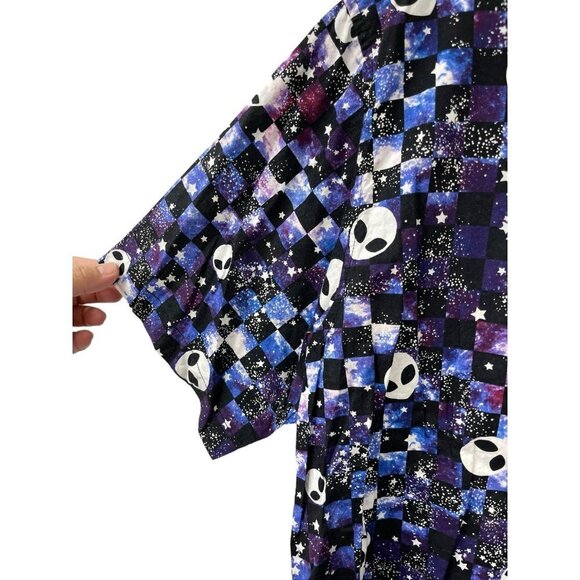 Spencers Mens Alien Graphic Button Up Shirt Sz L Black & Purple Short Sleeve - Picture 2 of 4